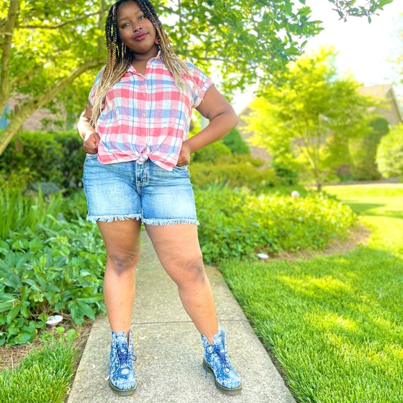 Miss Me 38 Miss Me 38 Curvy Stretch Short - Picture 12 of 15